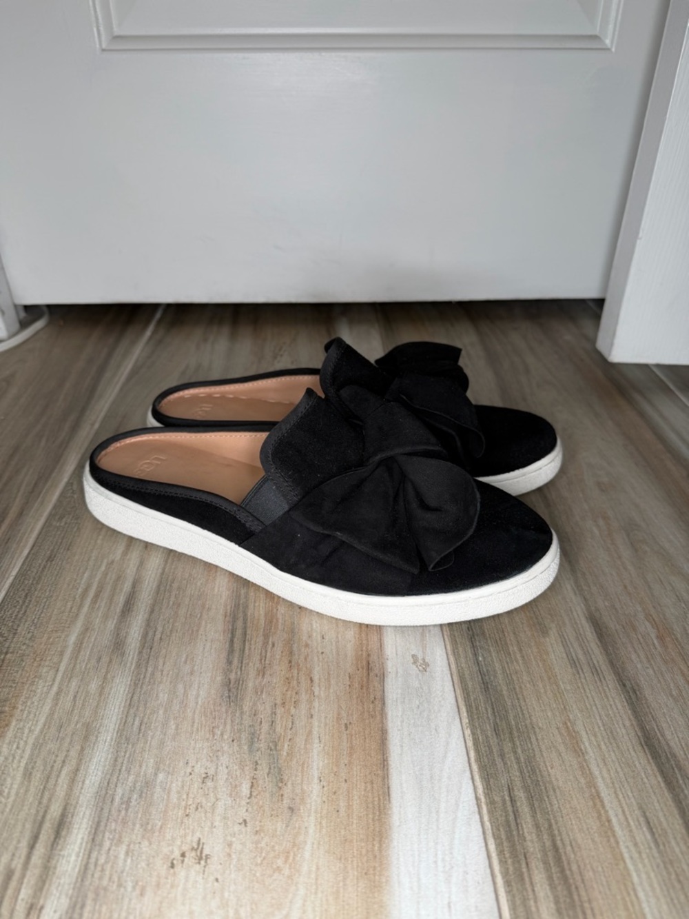 Ugg Luci Bow Black Suede Mules Slip On Sneaker Shoe Woman’s Size 11 - 1092515 - Picture 1 of 9